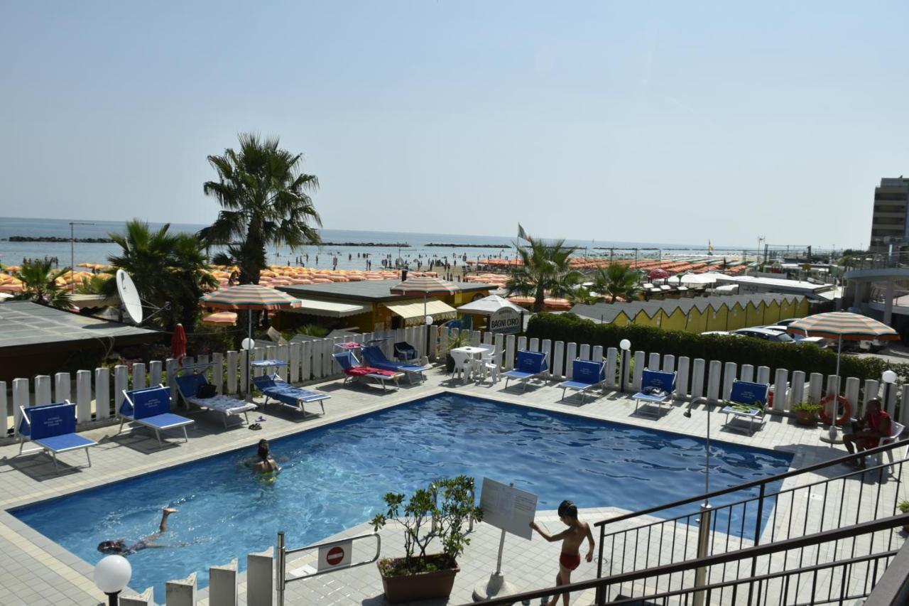 Astoria Hotel Pesaro Exterior foto